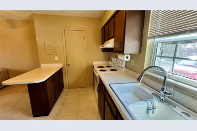 1100 E Caroline Street #123, Tavares, FL 32778 - Photo 16