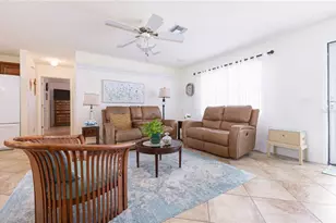 1737 Lauren Ln, Lady Lake, FL 32159 - Photo 4