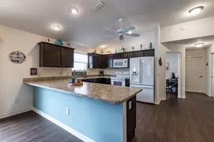 852 Sapphire Pl, The Villages, FL 32163 - Photo 2