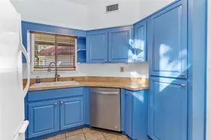 401 Clusterwood Dr, Yalaha, FL 34797 - Photo 14