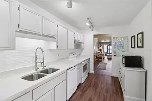 2225 Cypress Ct, Tavares, FL 32778 - Photo 12