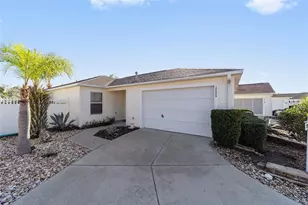 17773 SE 91st Freedom Ct, The Villages, FL 32162 - Photo 2