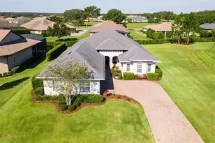 39517 Hillrise Ln, Lady Lake, FL 32159 - Photo 2