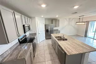 8557 Triumph Cir, Wildwood, FL 34785 - Photo 4