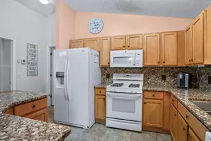 9671 SE 168th Maplesong Ln, The Villages, FL 32162 - Photo 10