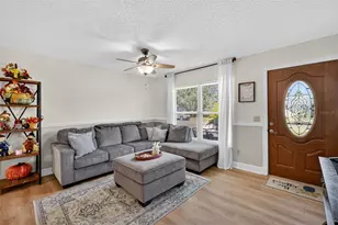 1239 Padgett Cir, Lady Lake, FL 32159 - Photo 4