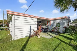 11600 Magnolia Ave, Tavares, FL 32778 - Photo 4