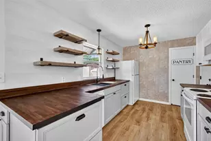 1008 Laredo Ln, The Villages, FL 32159 - Photo 6