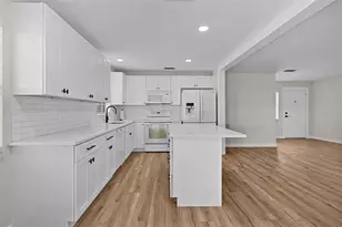 323 W Lady Lake Blvd, Lady Lake, FL 32159 - Photo 16