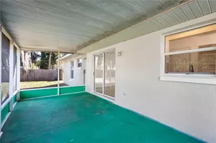 1015 Cr 463B, Lake Panasoffkee, FL 33538 - Photo 12