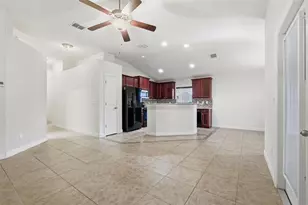 2179 Bexley Dr, Tavares, FL 32778 - Photo 2
