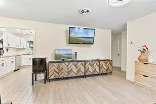 995 Emerald Dr, Mount Dora, FL 32757 - Photo 6