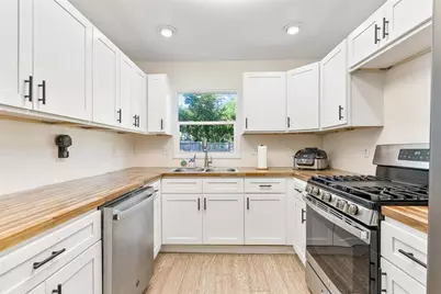 995 Emerald Drive, Mount Dora, FL 32757 - Photo 2