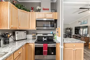 1727 Hilton Head Blvd, Lady Lake, FL 32159 - Photo 8