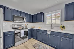 1428 Almanza Dr, The Villages, FL 32159 - Photo 8