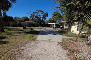 811 N Disston Ave, Tavares, FL 32778 - Photo 32