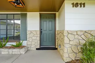 1611 Canal Ct, Tavares, FL 32778 - Photo 6