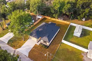 225 Hillside Ave, Umatilla, FL 32784 - Photo 4