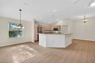 17035 SE 94th Berrien Ct, The Villages, FL 32162 - Photo 14