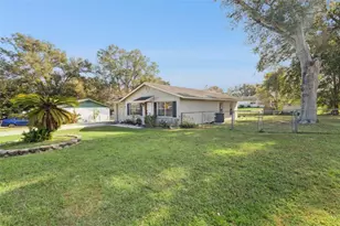 314 E Primrose Ln, Lady Lake, FL 32159 - Photo 2