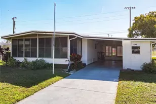 1043 Capella Dr, Tavares, FL 32778 - Photo 1