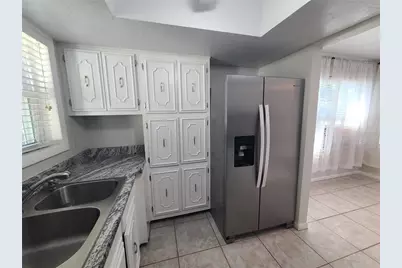 18101 Sandalwood Drive, Wildwood, FL 34785 - Photo 4