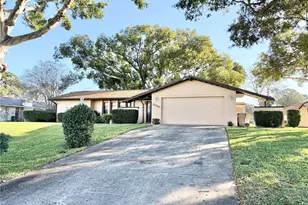 33312 Coventry Dr, Leesburg, FL 34788 - Photo 2