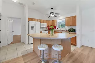 1203 Laurel Oak Ln, Lady Lake, FL 32159 - Photo 10