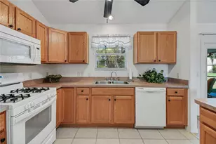 1203 Laurel Oak Ln, Lady Lake, FL 32159 - Photo 12