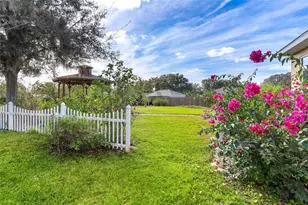 81 Twin Lake Cir, Umatilla, FL 32784 - Photo 2