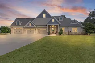 2765 Saddlebrook Cir, The Villages, FL 32162 - Photo 2