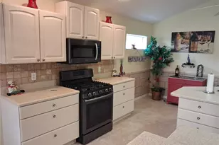 7886 SE 167th Mistwood Ln, The Villages, FL 32162 - Photo 8