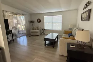 102 Robin Ln, Wildwood, FL 34785 - Photo 2