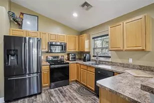 4542 Lemon St, Lady Lake, FL 32159 - Photo 14