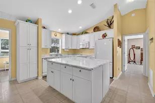 923 Camino Del Rey Dr, The Villages, FL 32159 - Photo 4