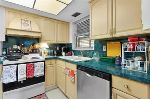 15104 Sandalwood Dr, Wildwood, FL 34785 - Photo 10