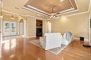 527 Dowling Cir, Lady Lake, FL 32159 - Photo 16