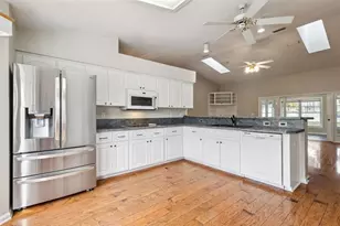 26126 Newcombe Cir, Leesburg, FL 34748 - Photo 10