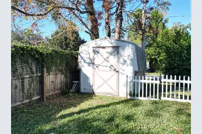 114 Park Avenue, Fruitland Park, FL 34731 - Photo 2