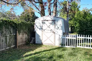 114 Park Ave, Fruitland Park, FL 34731 - Photo 2