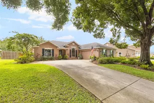 1095 Club Hills Dr, Eustis, FL 32726 - Photo 2