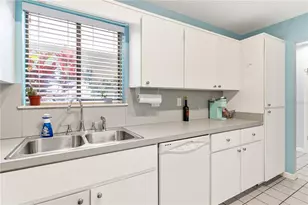 402 Clusterwood Dr, Yalaha, FL 34797 - Photo 14