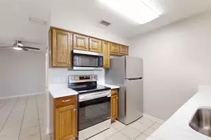 224 W McClendon St, Lady Lake, FL 32159 - Photo 8