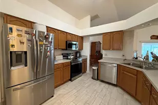 25607 Belle Helene, Leesburg, FL 34748 - Photo 2