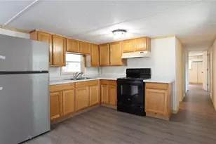 1389 NW 7th Ln, Lake Panasoffkee, FL 33538 - Photo 8