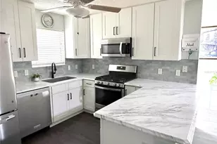 17662 SE 93rd Butler Ct, The Villages, FL 32162 - Photo 4