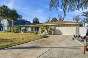 2051 NW 17th St, Crystal River, FL 34429 - Photo 2