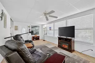 705 Falcon Dr, Tavares, FL 32778 - Photo 8