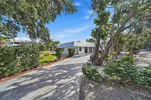 5155 Hidden Harbor Rd, Sarasota, FL 34242 - Photo 10