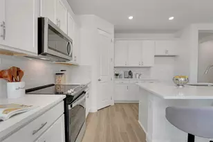 995 Fiesta Key Cir, Lady Lake, FL 32159 - Photo 18